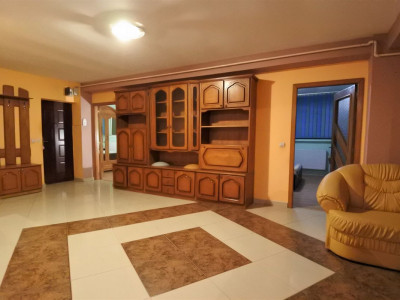 zona Narcisa-3 camere decomandate-loc parcare-mobilat și utilat