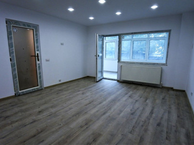 Zona Miorița - Martir Horia - garsonieră 45 mp - renovată complet - balcon mare