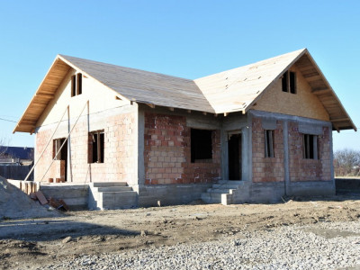 Șerbănești - Costache Negri - casă la roșu - teren 490 mp