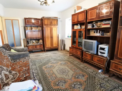 zona Orizont-Mărășești - etajul 3 - decomandat - foarte spațios - liber