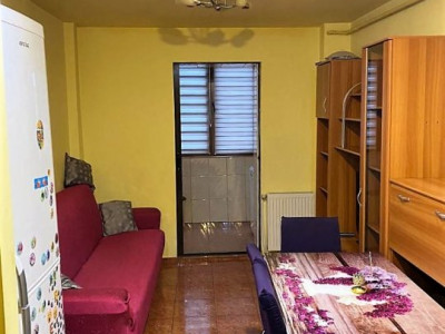 Republicii - etajul 2 - apartament 3 camere decomandate - liber