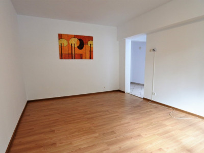 zona Mioritei - stradal - apartament 2 camere decomandate - parter 