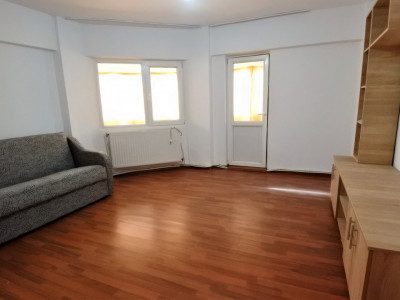 Milcov-zona Bazar-Pompieri-apartament 2 camere decomandate-mobilat