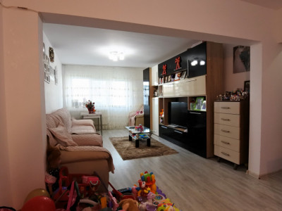 Cornisa-Universitate-2 camere decomandate-etaj 3-mobilat-utilat-boxă la subsol