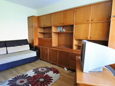 Garsoniera de inchiriat - intrare Parcul Cancicov - etajul 2 - 150 Euro