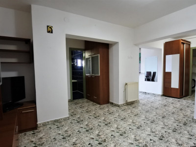 McDonald's - etajul 1 - apartament 3 camere decomandate-mobilat-utilat