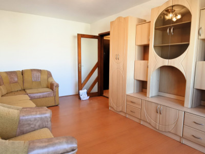 Republicii-stradal-apartament 3 camere decomandate-67.000 Euro