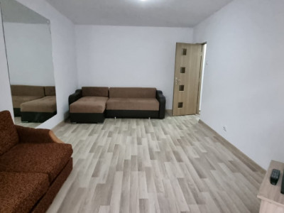 9 Mai - etajul 1 - apartament 3 camere decomandate - semimobilat