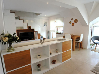 Duplex elegant într-un bloc tip vilă – 90 mp de confort, lumină și intimitate