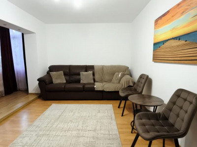 Închiriere apartament 3 camere-strada 22 Decembrie-etaj 1-decomandat