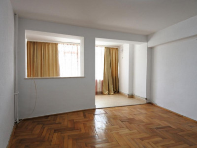 Apartament 3 camere decomandate – Etaj 1, Str. Energiei