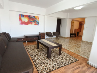 Apartament spațios cu 3 camere, 2 băi și 2 balcoane – 9 Mai - Bancorex