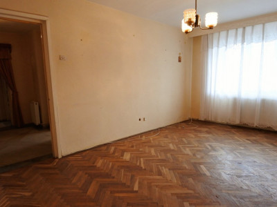 Cornișa Bistriței - apartament 2 camere decomandate la parter + boxă la subsol