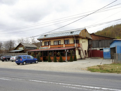 Buhuși-stradal-afacere la cheie-bar+terasă+pensiune+spălătorie auto-parcare mare