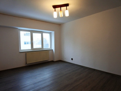 Bistrita Lac - zona Adriatica - 2 camere decomandate - renovat 2019 - nemobilat