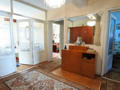 Zona Cascada - apartament 3 camere in bloc tip vilă + garaj + boxă subsol