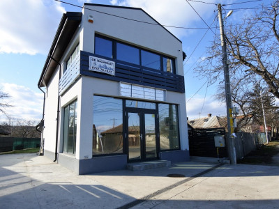 Calea Moinești-stradal-spațiu comercial-curte imprejmuită-parcare proprie